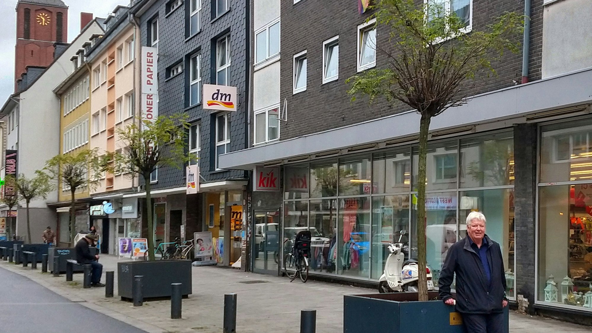 Karl-Heinz Walter, Vorsitzender der Interessengemeinschaft Severinsviertel, sucht Sponsoren für neue Bäume auf der Severinstraße und Baumpaten.