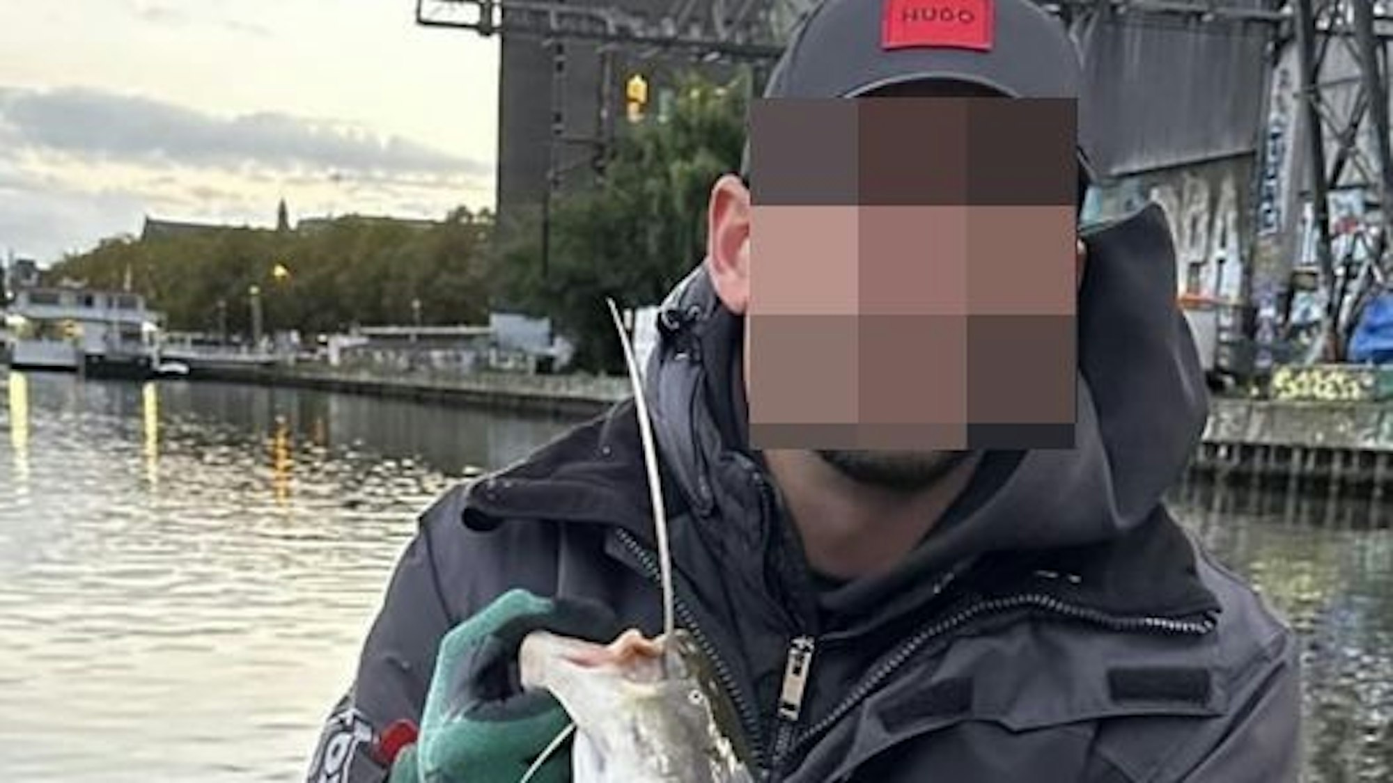 Mit diesem Foto suchte die Familie nach Duro T. aus Alsdorf (unkenntlich gemacht).