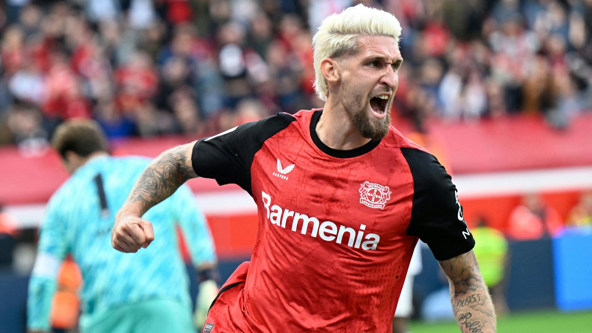 Leverkusens Robert Andrich bejubelt seinen Treffer gegen Eintracht Frankfurt.