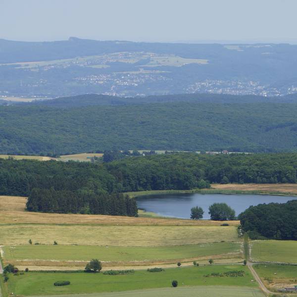 Blick auf den Rodder Maar in der Eifel (Archivfoto), wo die beiden Leichen gefunden wurden.