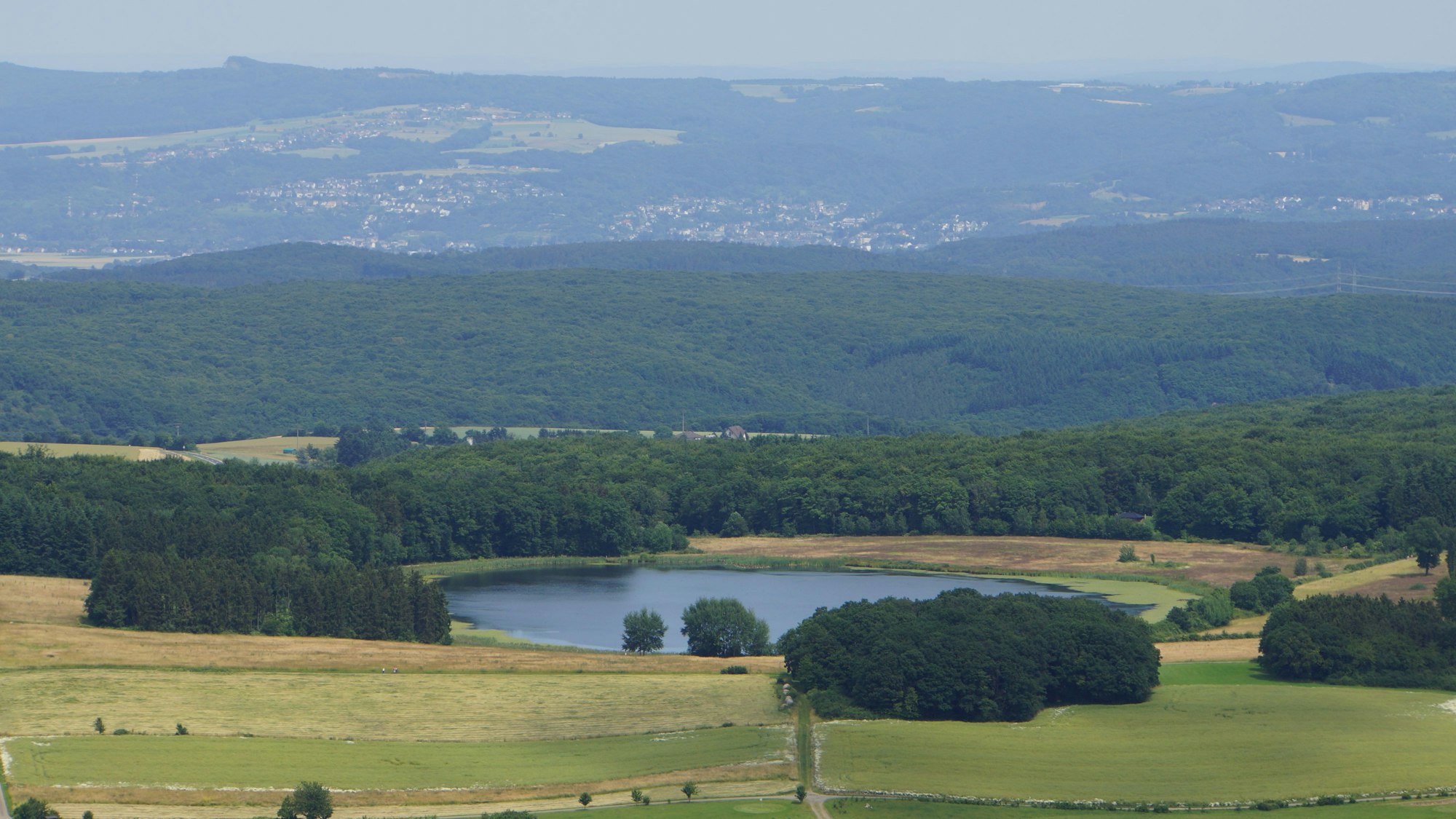 Blick auf den Rodder Maar in der Eifel (Archivfoto), wo die beiden Leichen gefunden wurden.