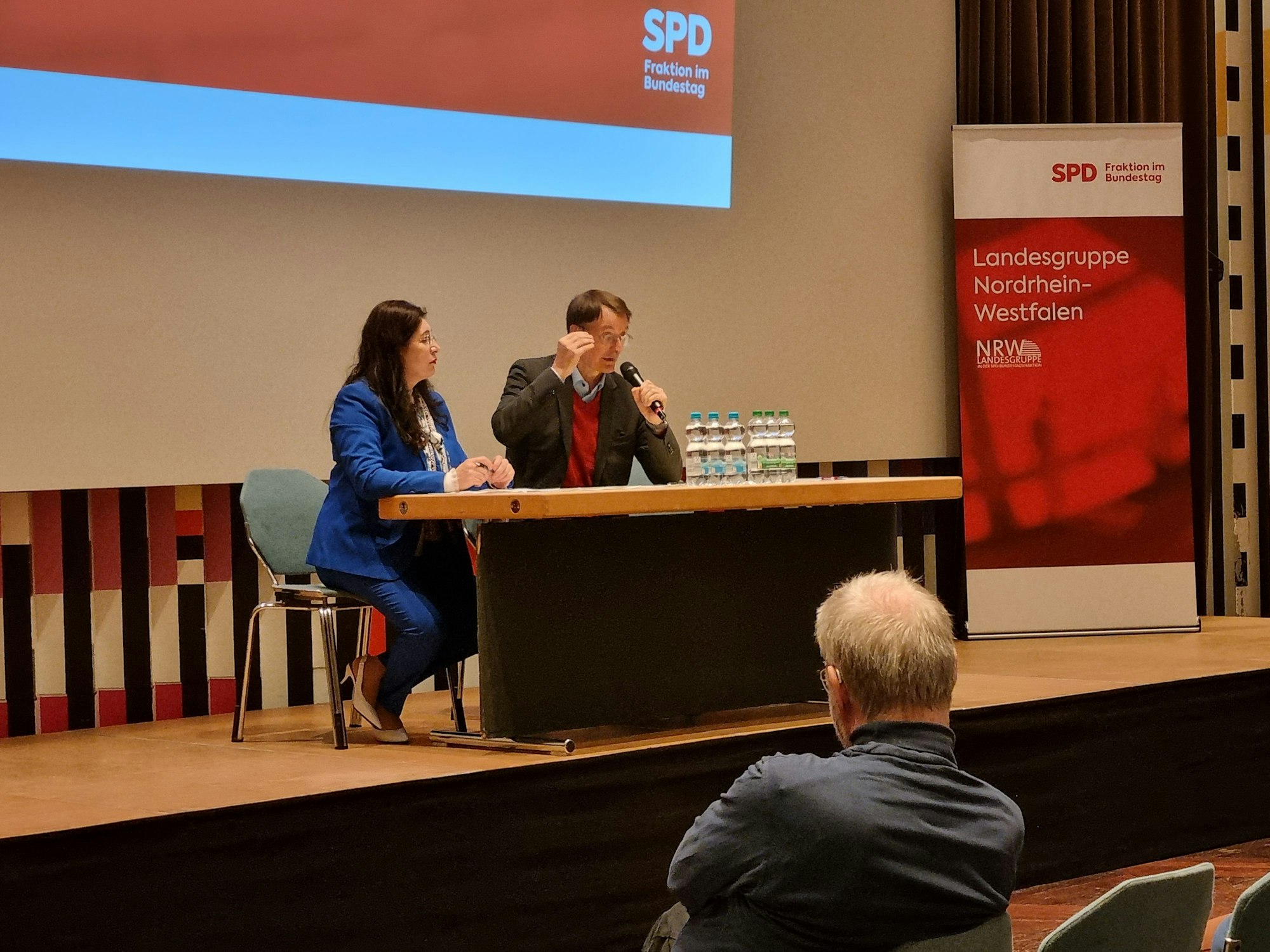 Karl Lauterbach war mit Parteikollegin Nezahat Baradari in Leverkusen zu Gast.