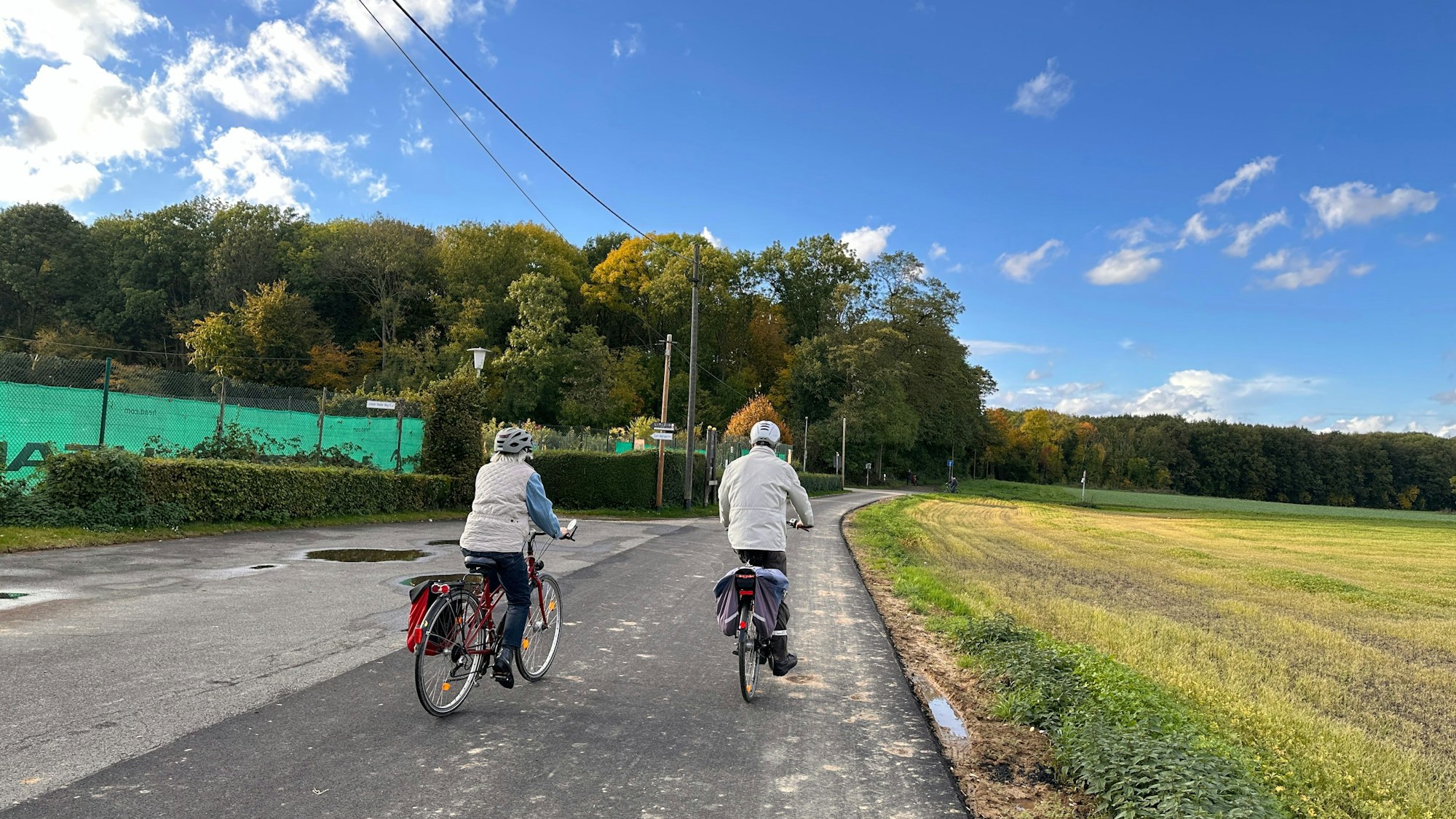 Neuer Belag für den Fuß- und Radweg Unterer Weißer Weg.