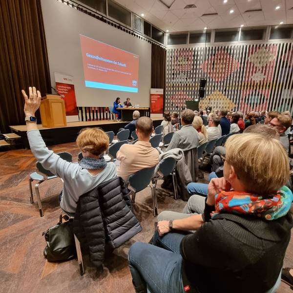 Karl Lauterbach diskutierte im Forum über seine Reformen.