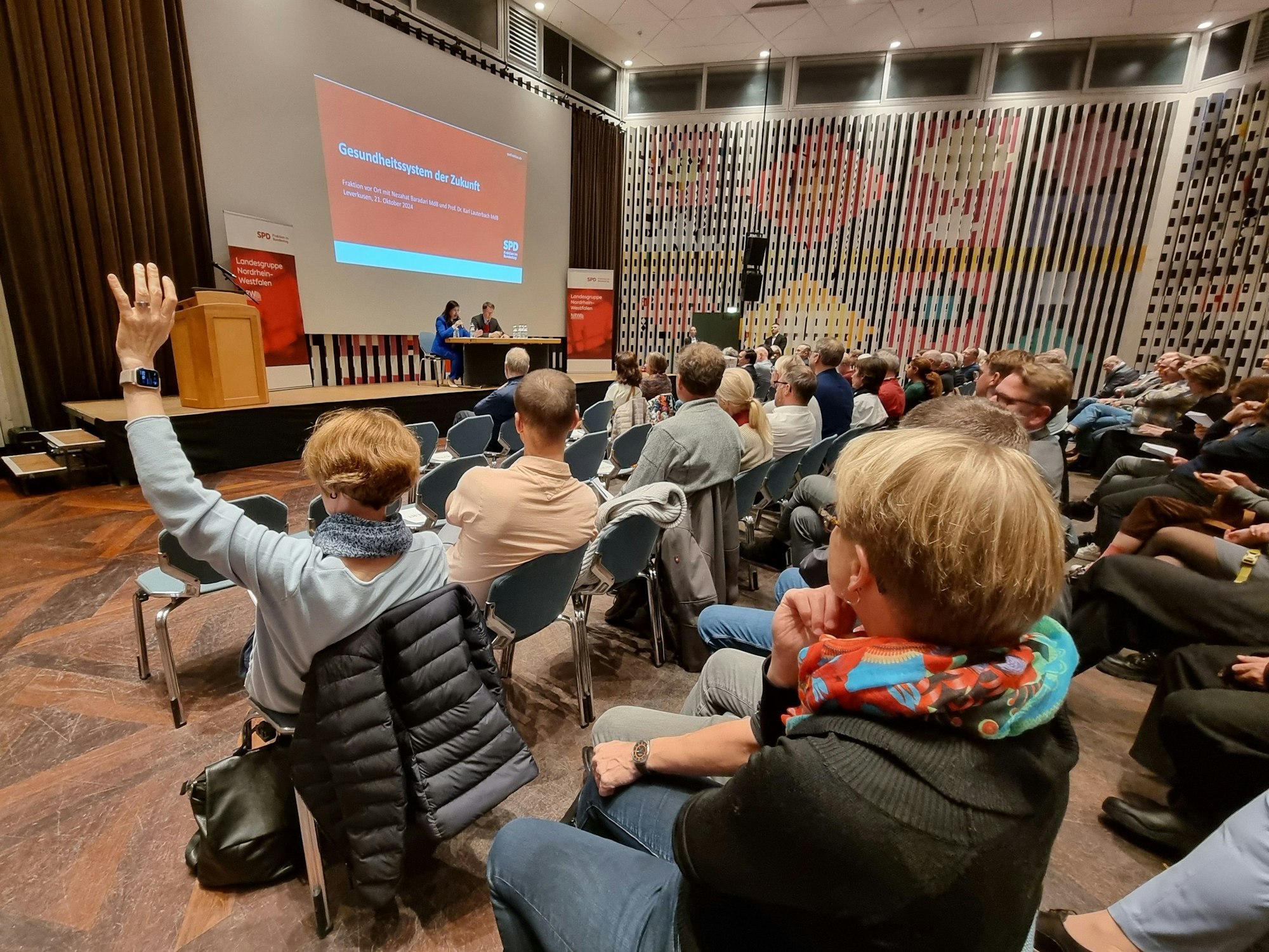 Karl Lauterbach diskutierte im Forum über seine Reformen.