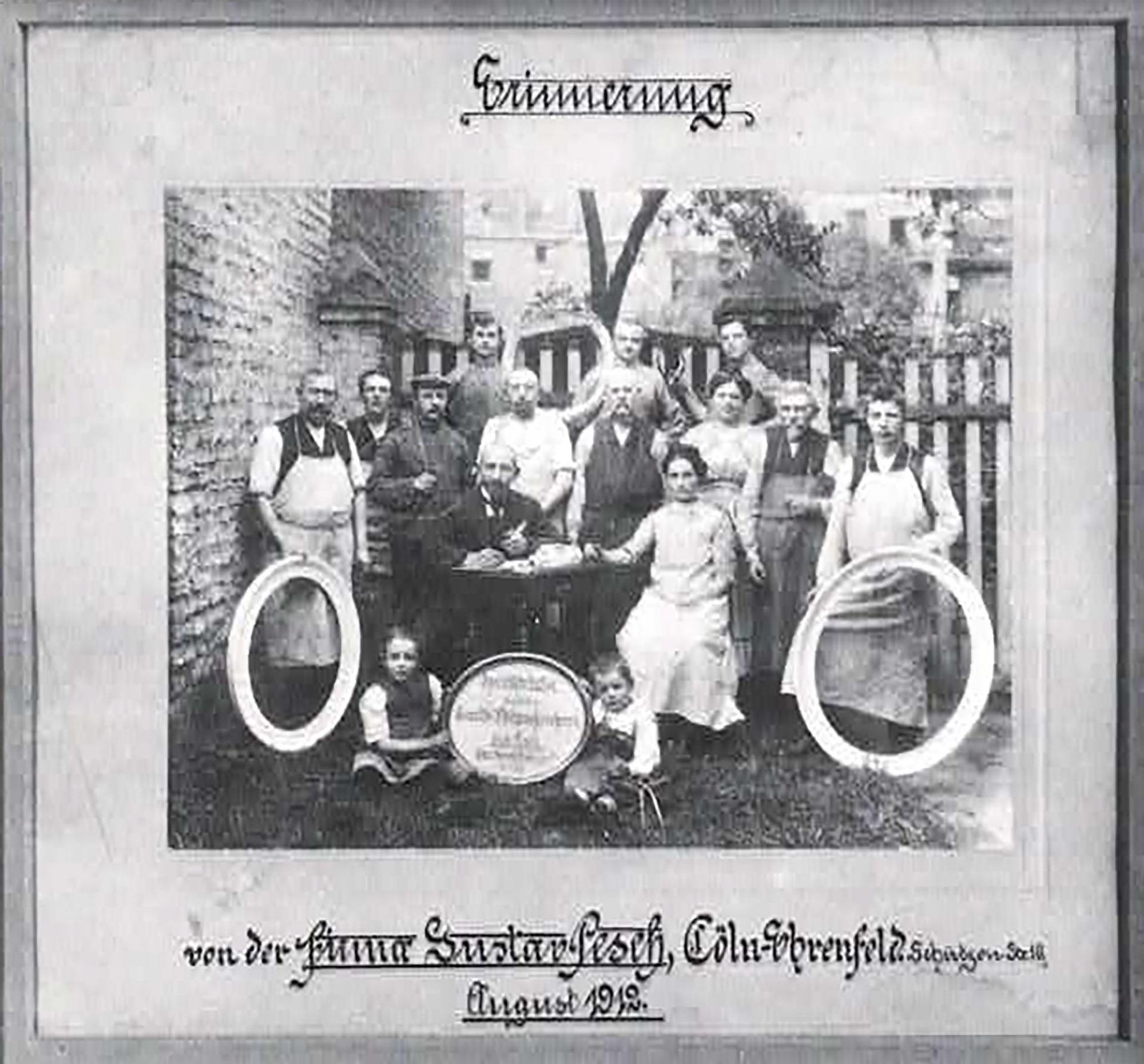 Ein Foto von 1912: Die Firma Pesch startete in Ehrenfeld mit der Fertigung von Jugendstil-Rahmen.