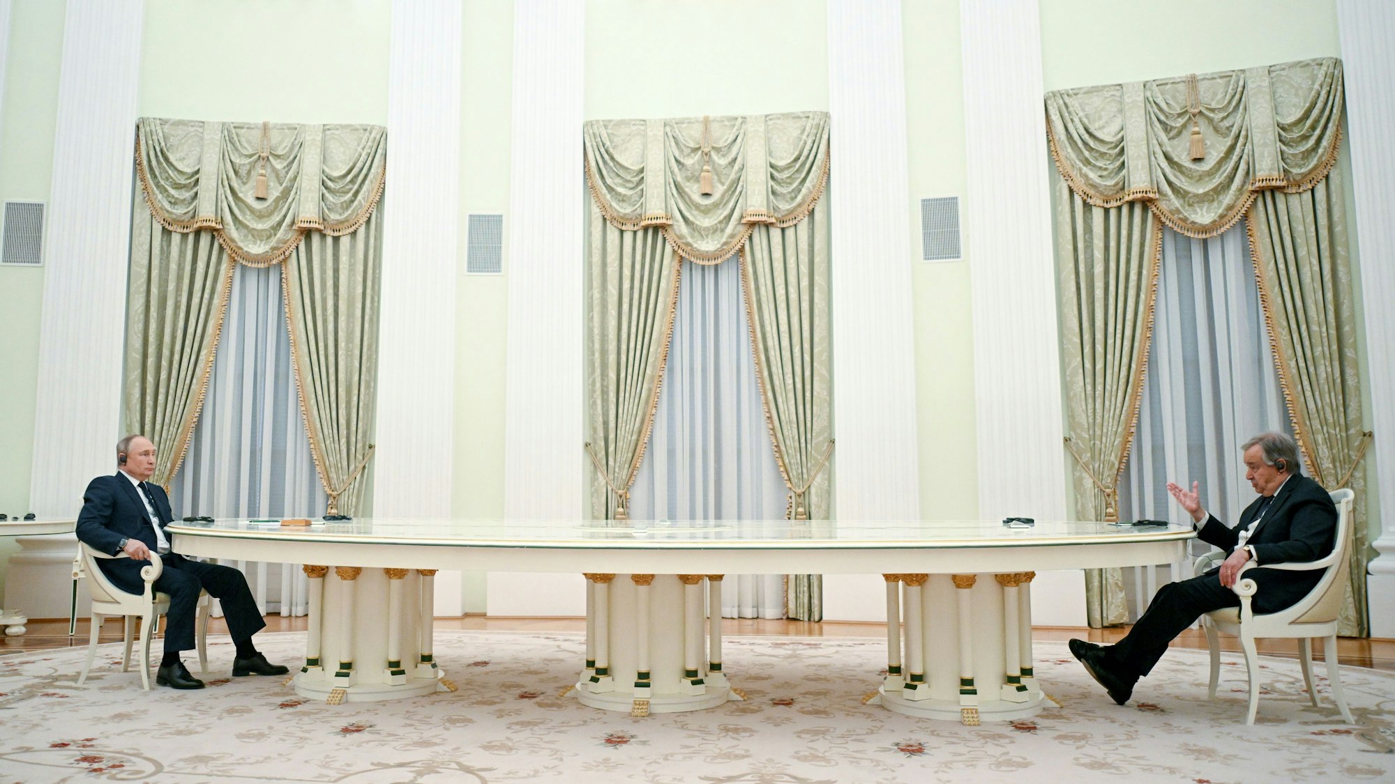 Aufnahme aus dem April 2022: Damals empfing Russlands Präsident Wladimir Putin (l) und UN-Generalsekretär Antonio Guterres bei einem Treffen im Moskauer Kreml. (Archivbild)