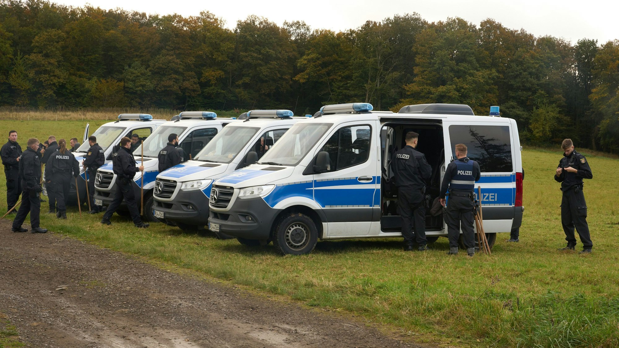 Polizeieinsatz nach dem Leichenfund am Rodder Maar in Niederdürenbach in der Eifel.