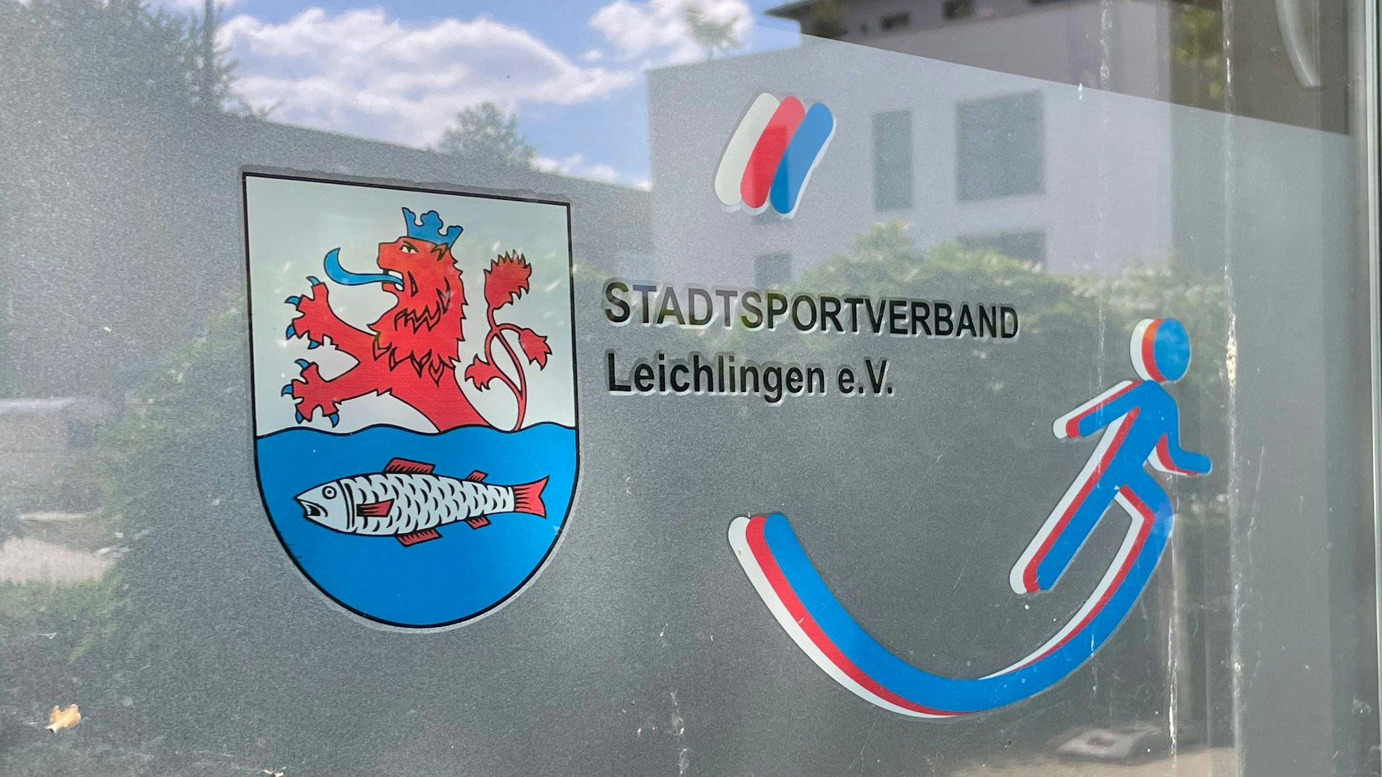 Schriftzug des Stadtsportverbands Leichlingen an einem Fenster