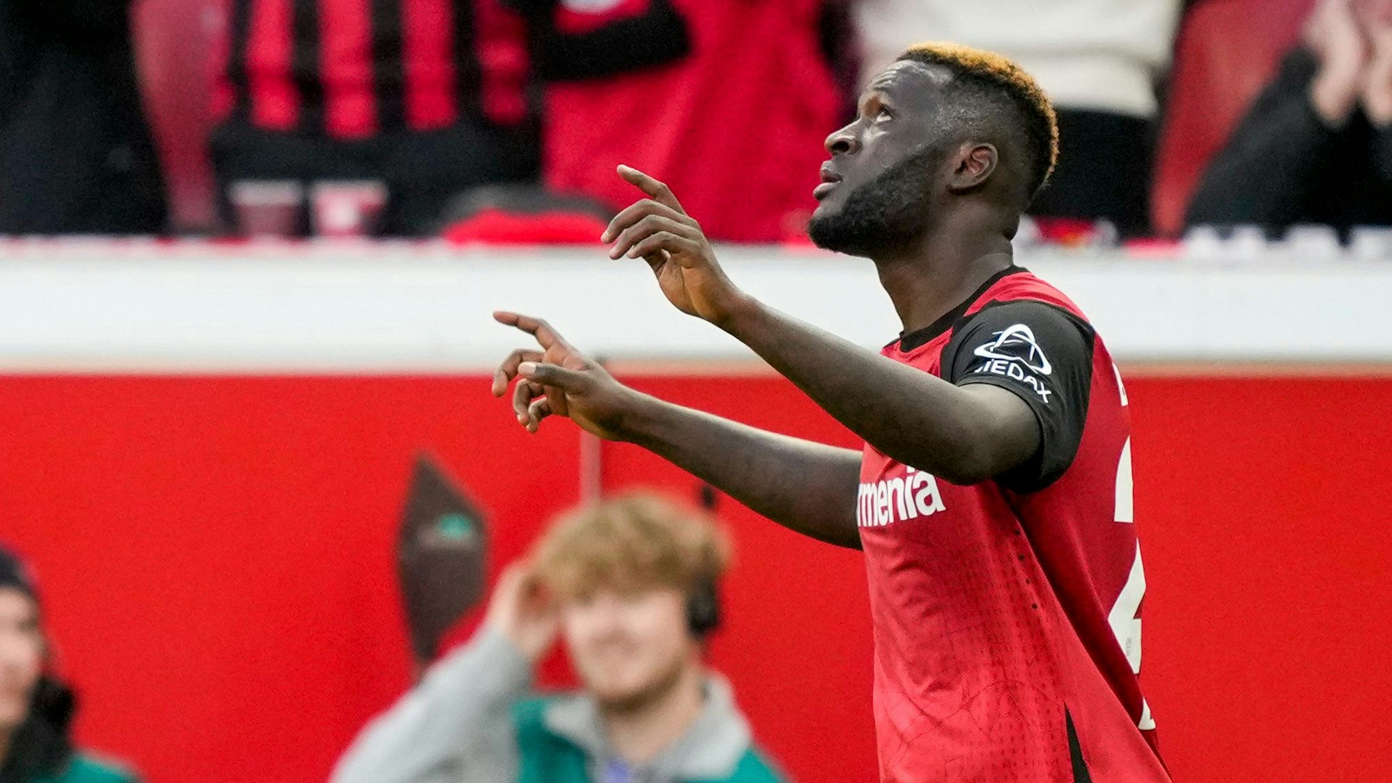 Leverkusens Victor Boniface jubelt nach seinem Tor gegen Frankfurt