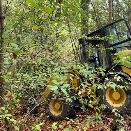 Ein gestohlener Radlader mit einem vermutlich gestohlenen Zigarettenautomaten in Leverkusen. Polizeimeldung vom 23.10.2024.