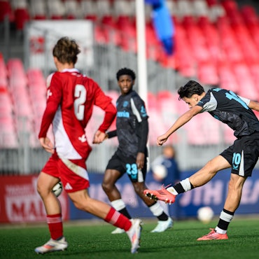 Kerim Alajbegovic erzielt das 1:0 für Bayer 04.