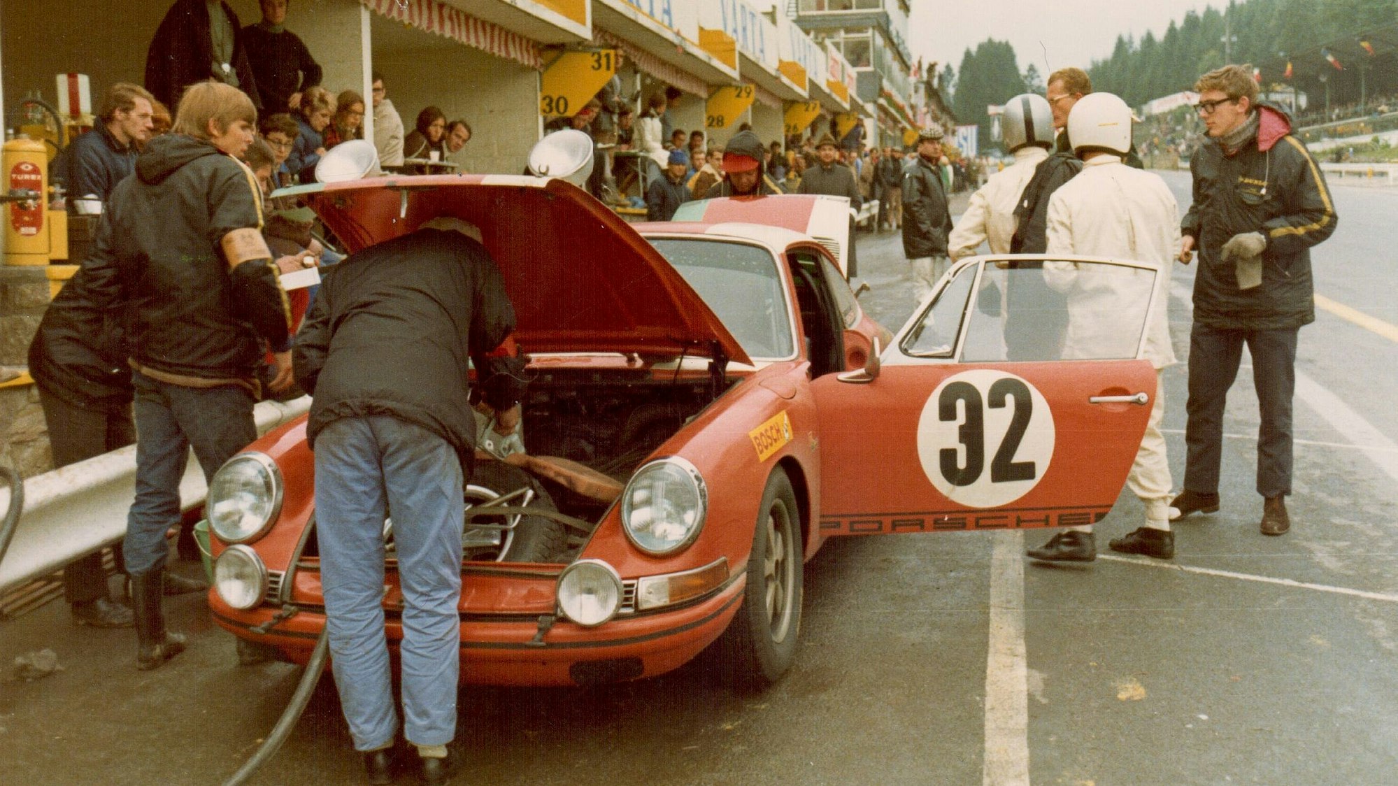 Das Kremer-Team 1968. Auch viele andere Rennteams ließen sich von den Kremers betreuen.