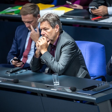Bundeskanzler Olaf Scholz, Robert Habeck und Christian Lindner im Bundestag.