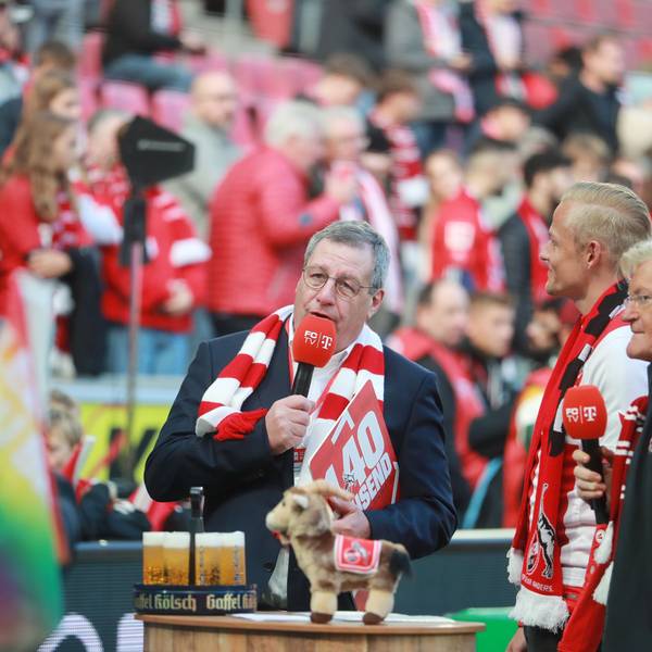 1. FC Köln vs. SSV Ulm, 8. Spieltag, 05.10.2024, 13.00 Uhr, Werner Wolf ehrt das Mitglied Nummer 140.000 (1. FC Köln), Bild: Herbert Bucco