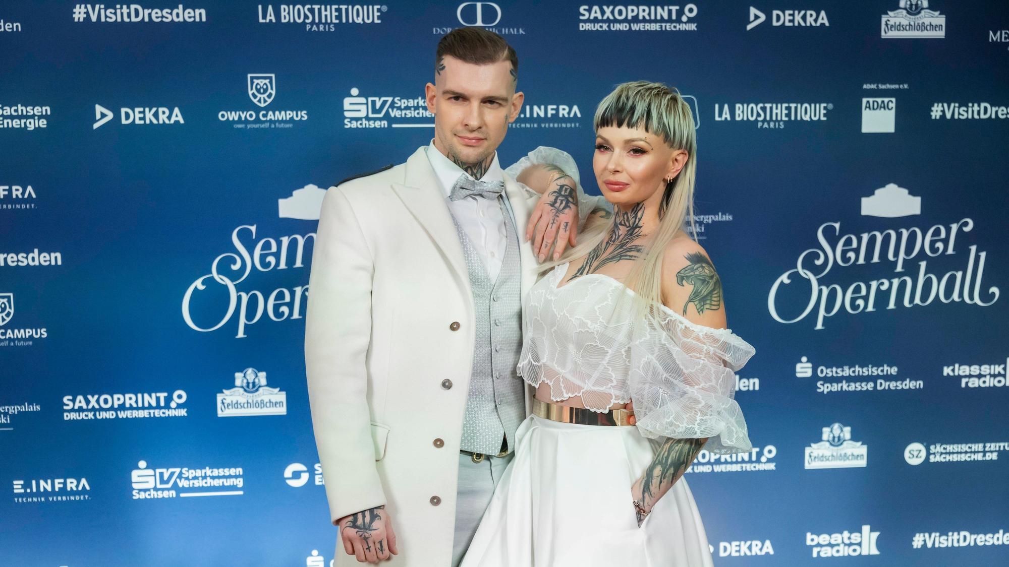 Eric Stehfest und seine Ehefrau Edith beim Semperopernball 2024.