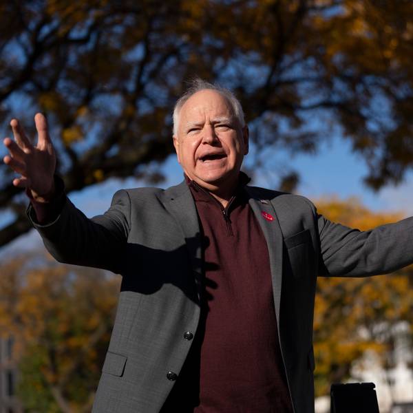Der demokratische Vizepräsidentschaftskandidat Tim Walz aus Minnesota wird in einem Video, das in den sozialen Medien kursiert, beschuldigt. Doch die Vorwürfe sind frei erfunden.