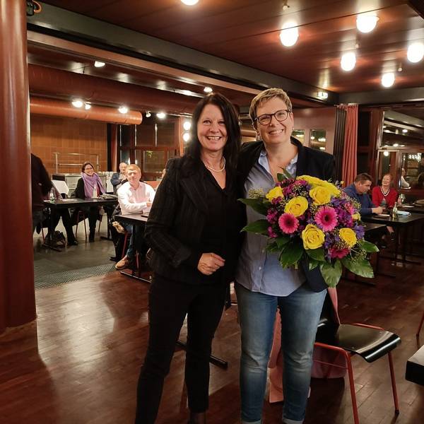 Dorothee Wassmuth (r.) löst Anita Rick-Blunck als Ortsvorsitzende der FDP Bergisch Gladbach ab.