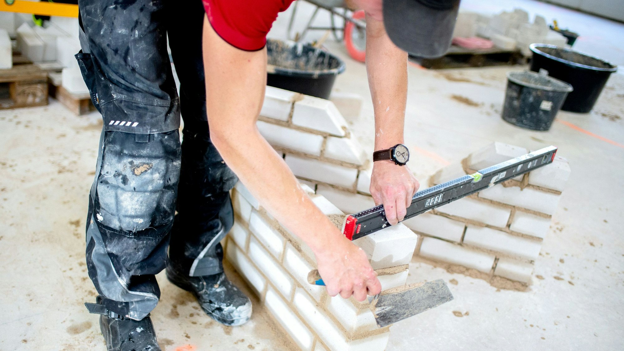Besonders das Bauhandwerk leidet unter hohen Kosten und schwächelnder Nachfrage.