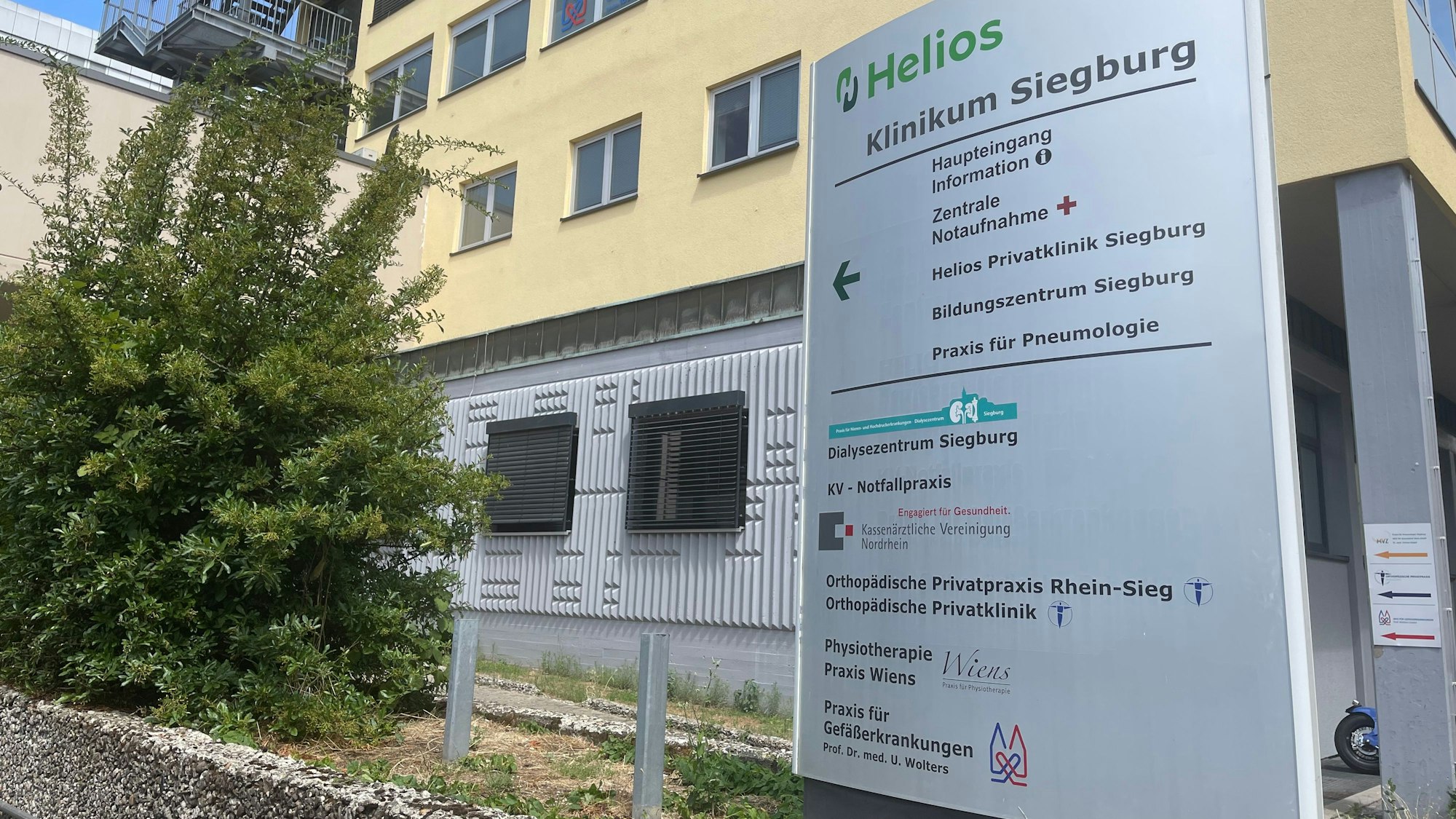 Der Eingang zum Helios Klinikum Siegburg.