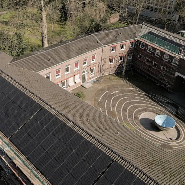 Photovoltaikanlage auf dem Dach des Erzbischöflichen Hauses in Köln