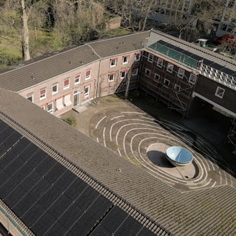 Photovoltaikanlage auf dem Dach des Erzbischöflichen Hauses in Köln