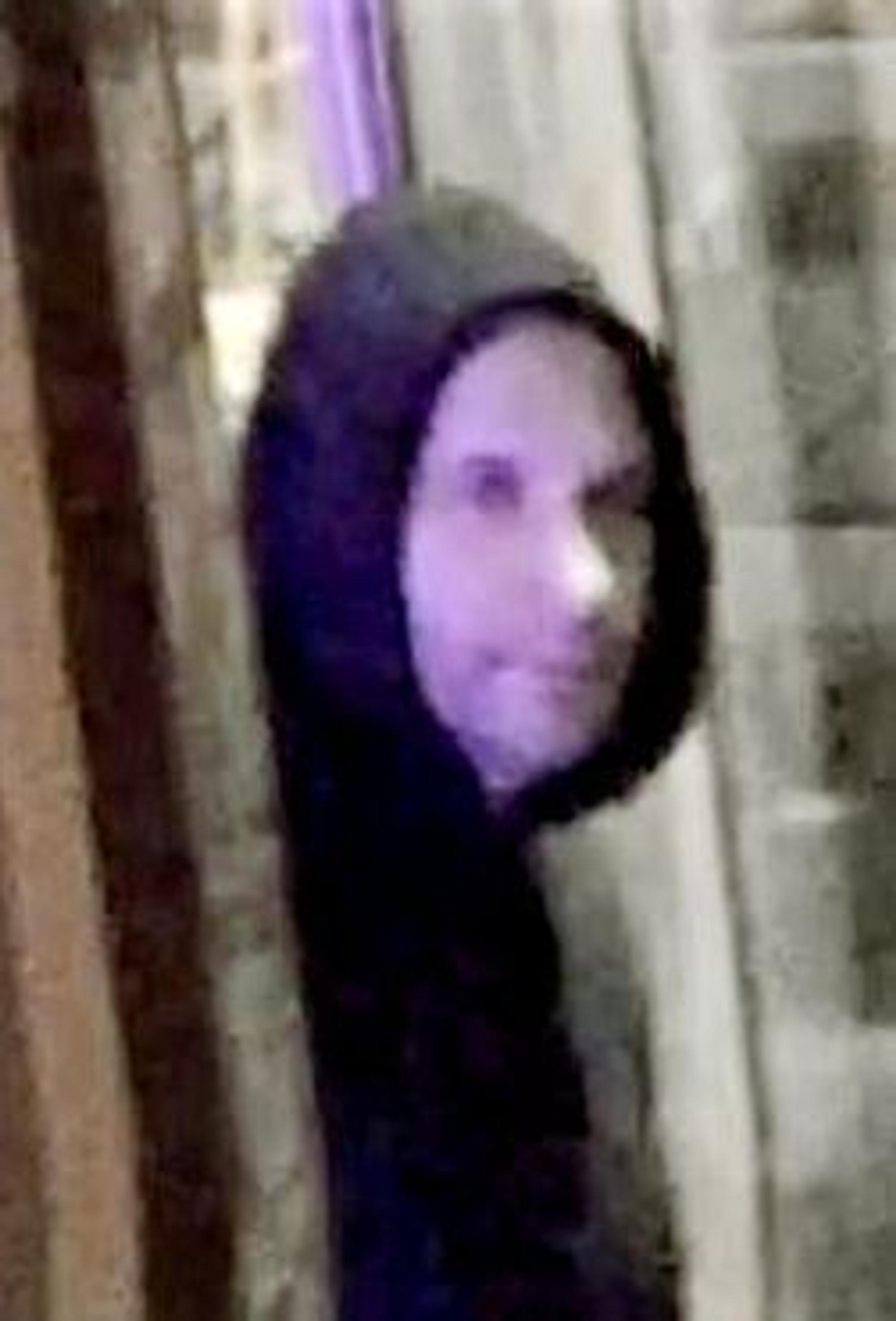 Ein Foto des Tatverdächtigen aus der Videobeobachtung der Polizei