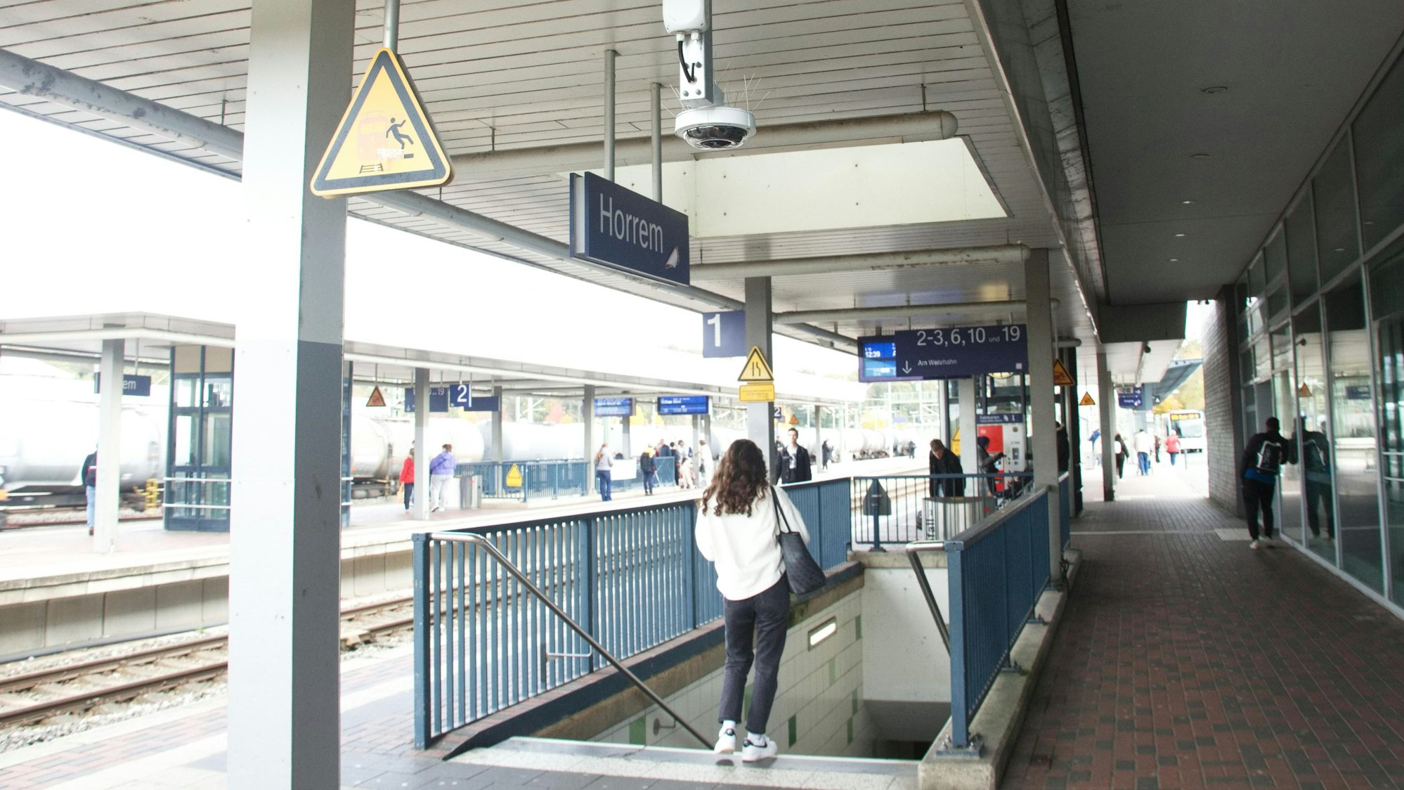 Das Foto zeigt das Bahnhofsgleis am Bahnhof Horrem.