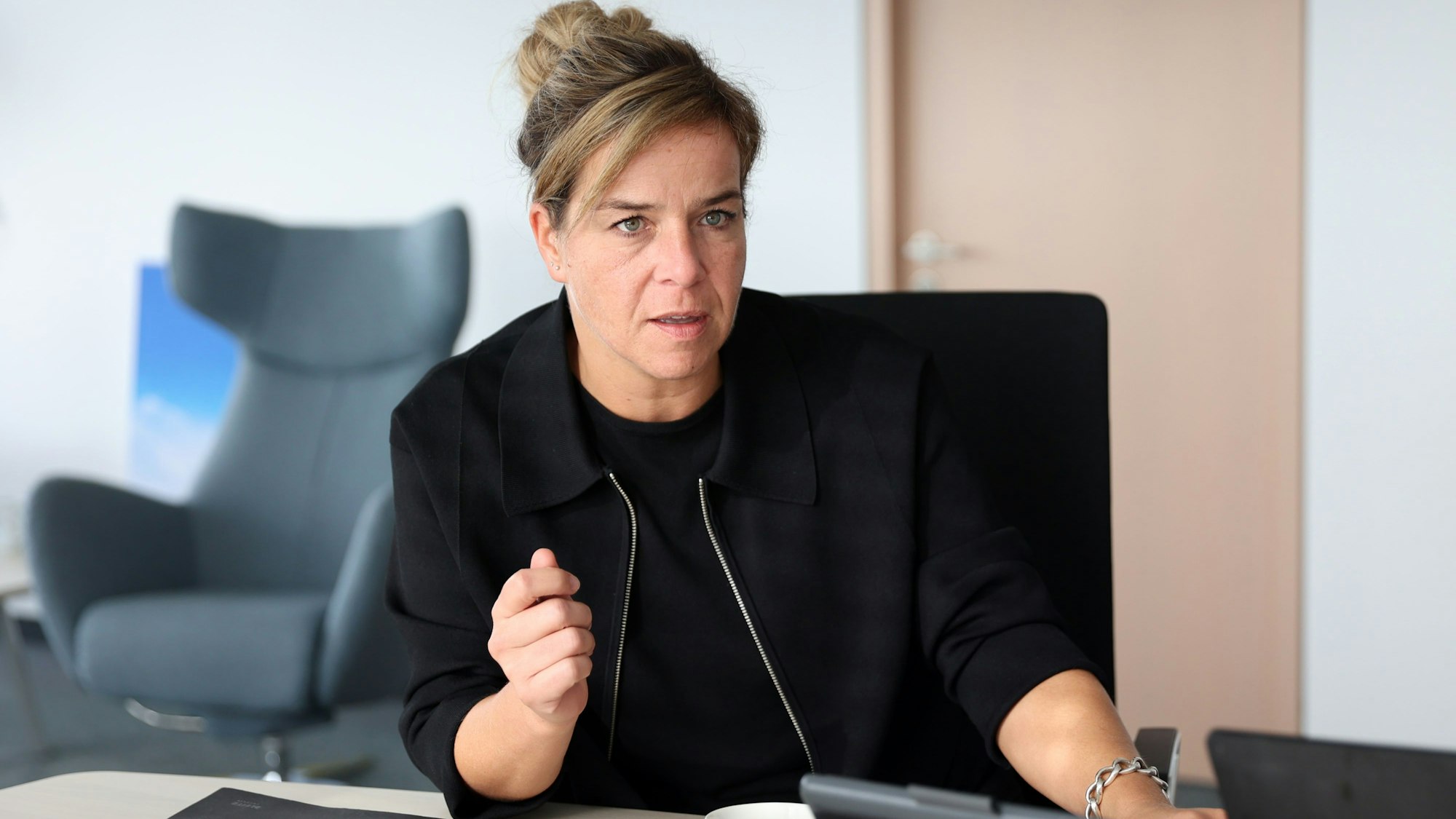 Interview mit NRW-Wirtschaftsministerin Mona Neubaur im Düsseldorfer Wirtschaftsministerium