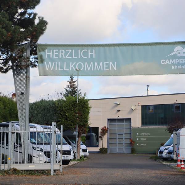 Ein Blick auf das Camper-Base.-Firmengelände.