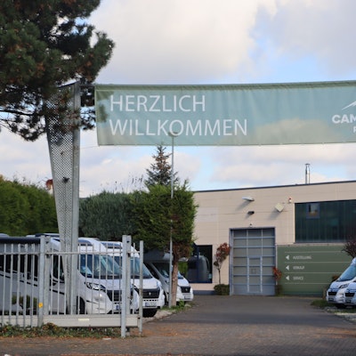 Ein Blick auf das Camper-Base.-Firmengelände.