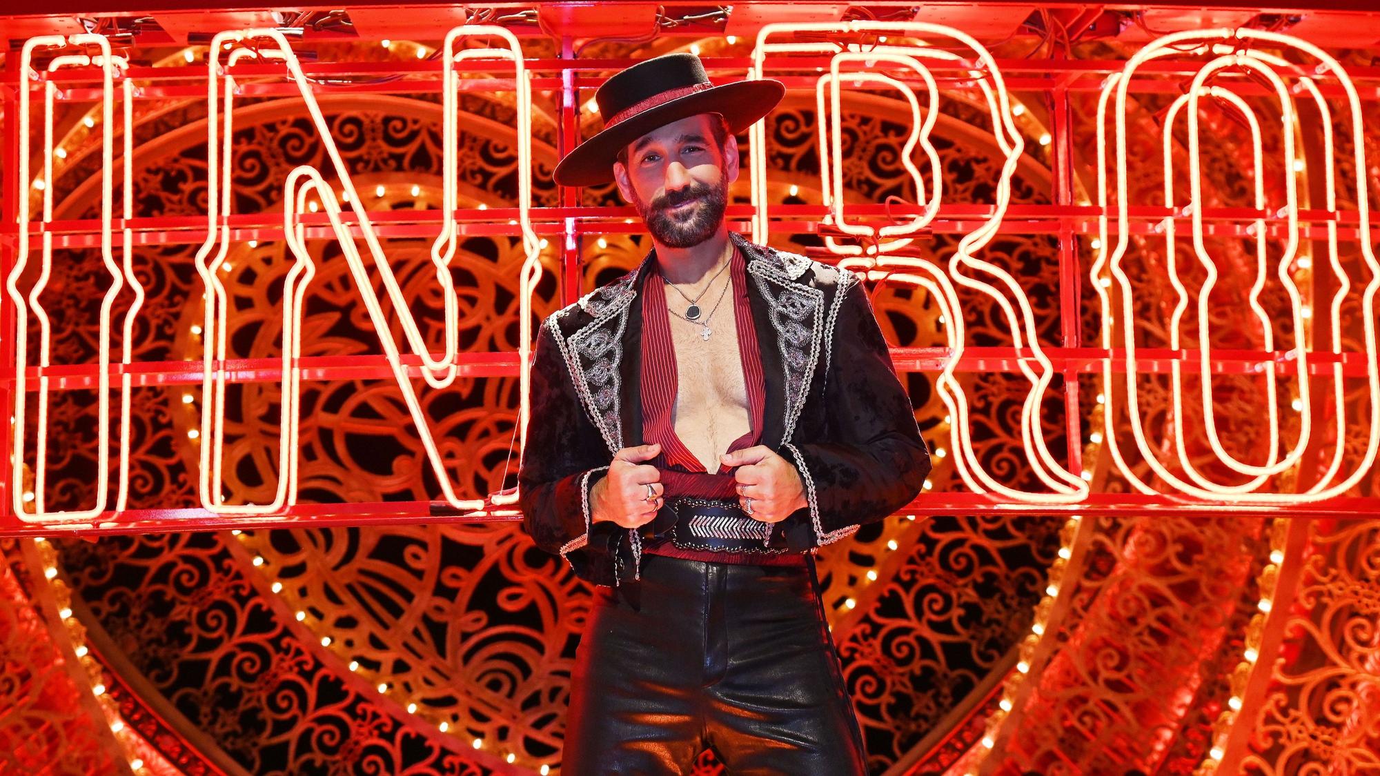 Massimo Sinató im Kostüm von Santiago aus „Moulin Rouge“.