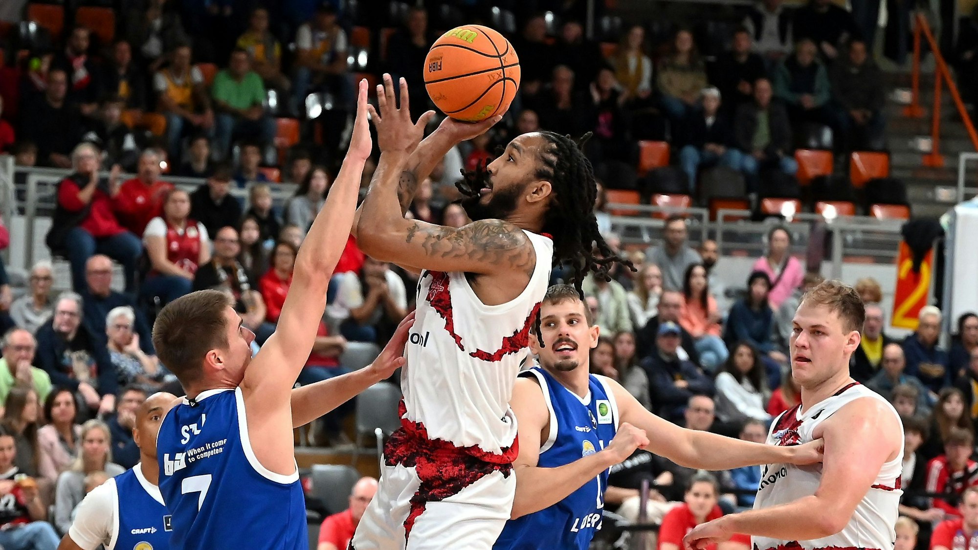 29.09.2024, Basketball-Bayer Giants Leverkusen-Schwelm
mitte: Donte Nicholas (Bayer)
Foto: Uli Herhaus