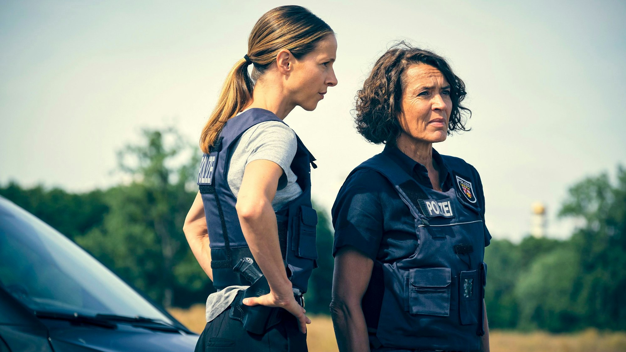 Ulrike Folkerts (rechts) als Lena Odenthal, neben ihr steht Lisa Bitter, die Johanna Stern spielt.