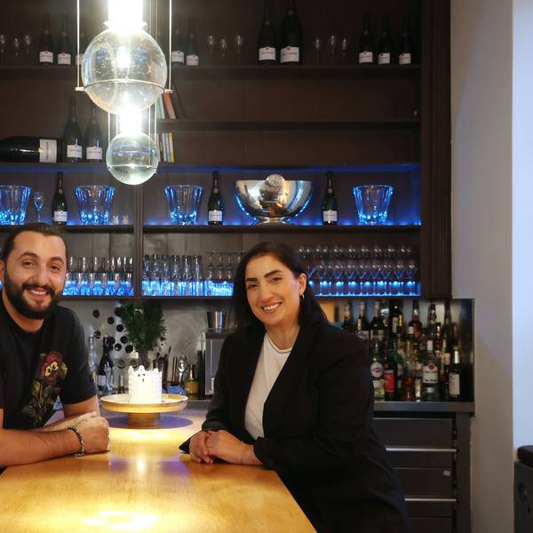 24.10.2024
Köln:
Gastrokritik von Carsten Henn („Henns Geschmackssache“) über das Restaurant „Geschwisterglück“.
Geschwister Ahmet und Mery Bahceci
Rathenauplatz 21
Foto: Martina Goyert