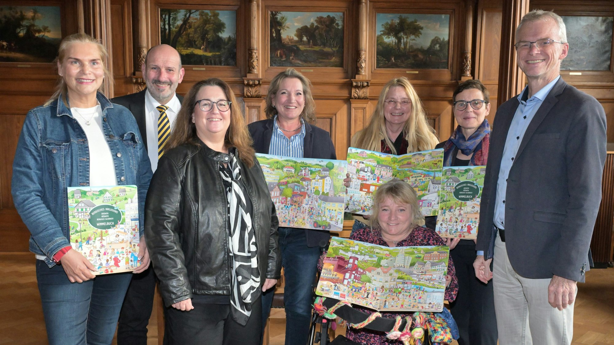 Vorstellung des Wimmelbuchs mit Bürgermeistern und Inklusionsbeauftragten
