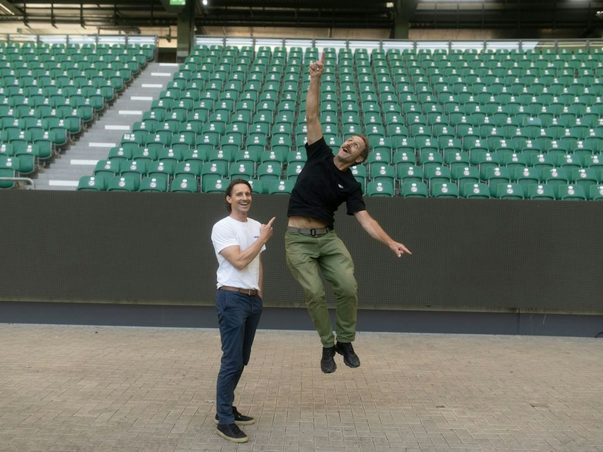 Die beiden Unternehmer haben Lösungen entwickelt, wie man vermeiden kann , dass Mikroplastik ins Abwasser gelangt.
