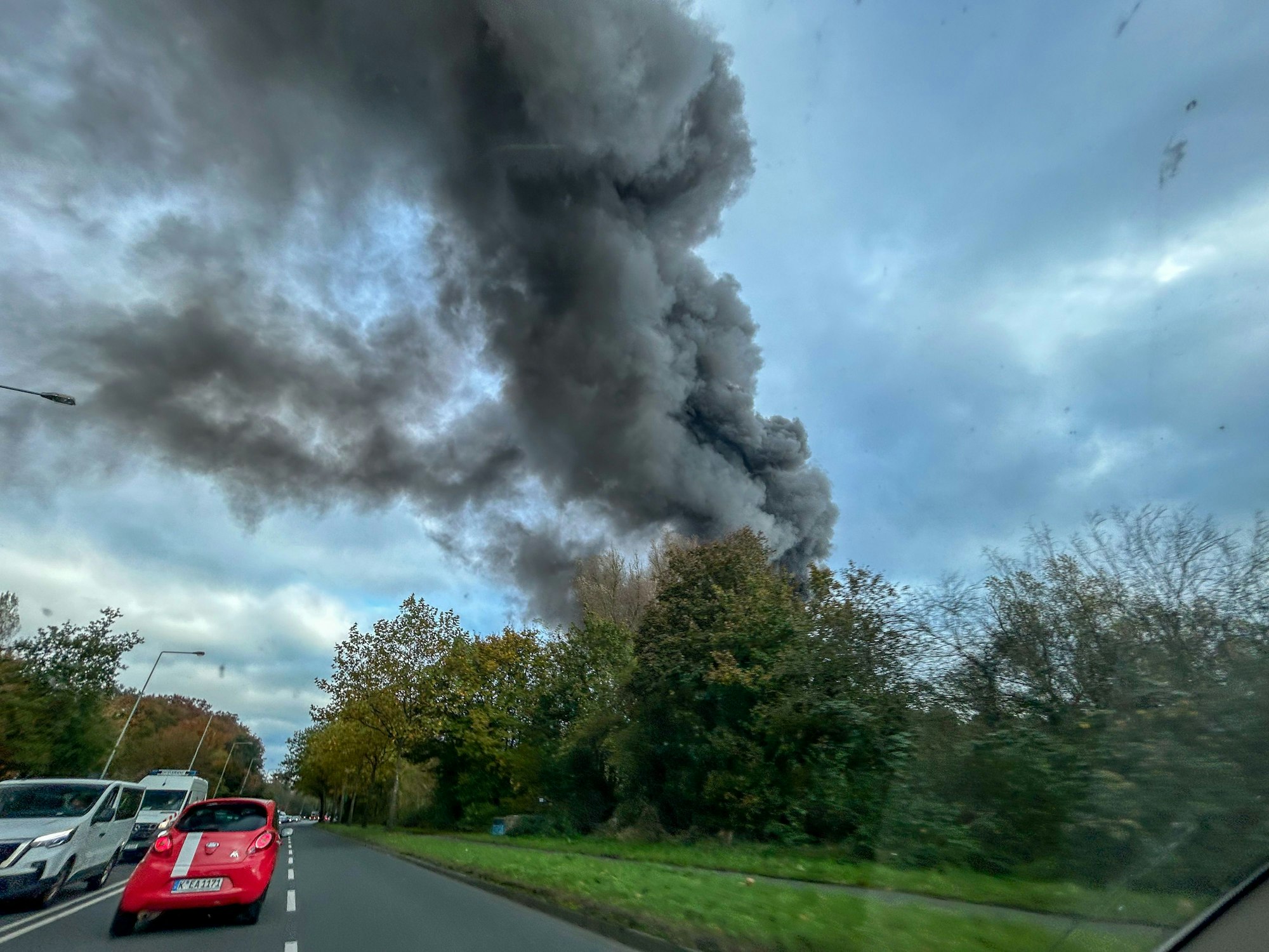 Die Rauchwolke war weithin sichtbar.