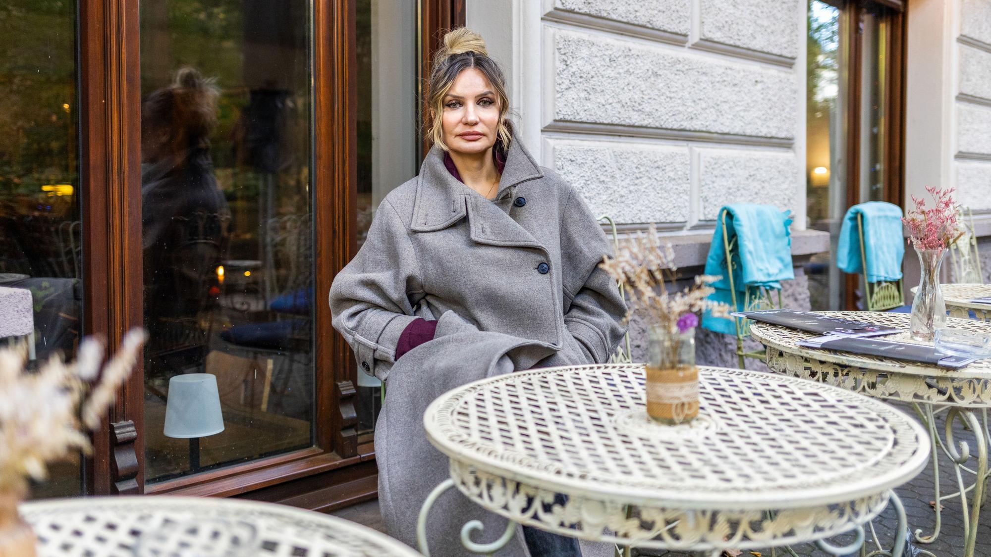 Paulina Mousa vor ihrem Café Belgique.