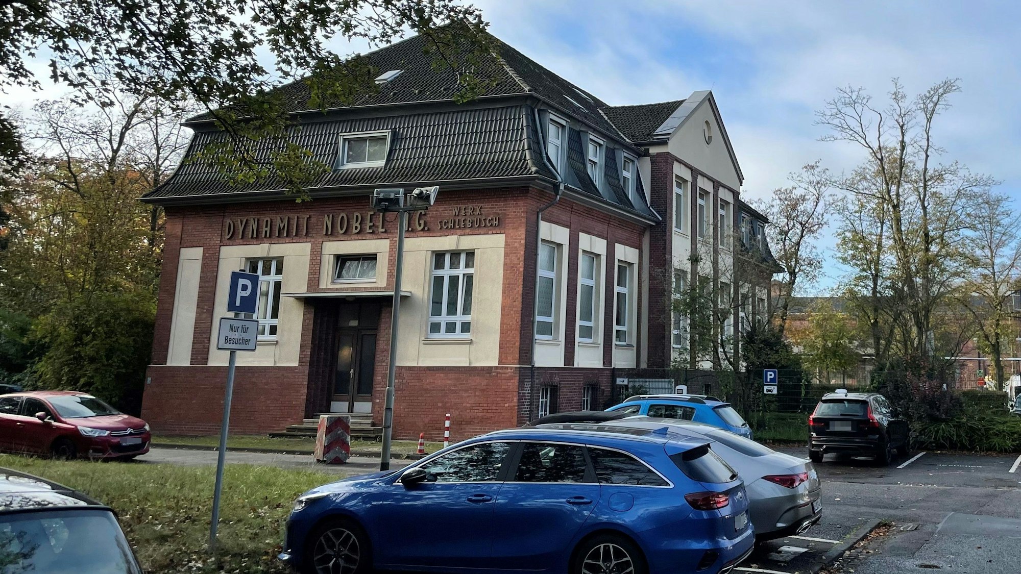 Der Morgen danach: Auf dem Gelände von Dynamit Nobel an der Kalkstraße in Manfort ist alles ruhig.