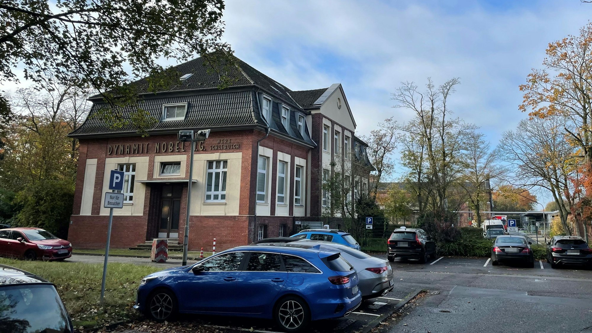 Der Morgen danach: Auf dem Gelände von Dynamit Nobel an der Kalkstraße in Manfort ist alles ruhig.