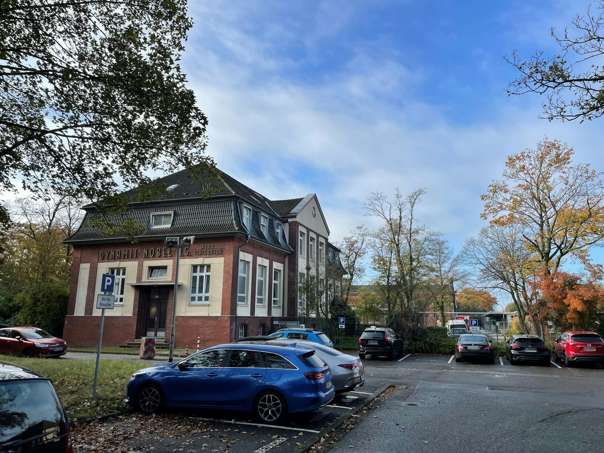 Der Morgen danach: Auf dem Gelände von Dynamit Nobel an der Kalkstraße in Manfort ist alles ruhig.