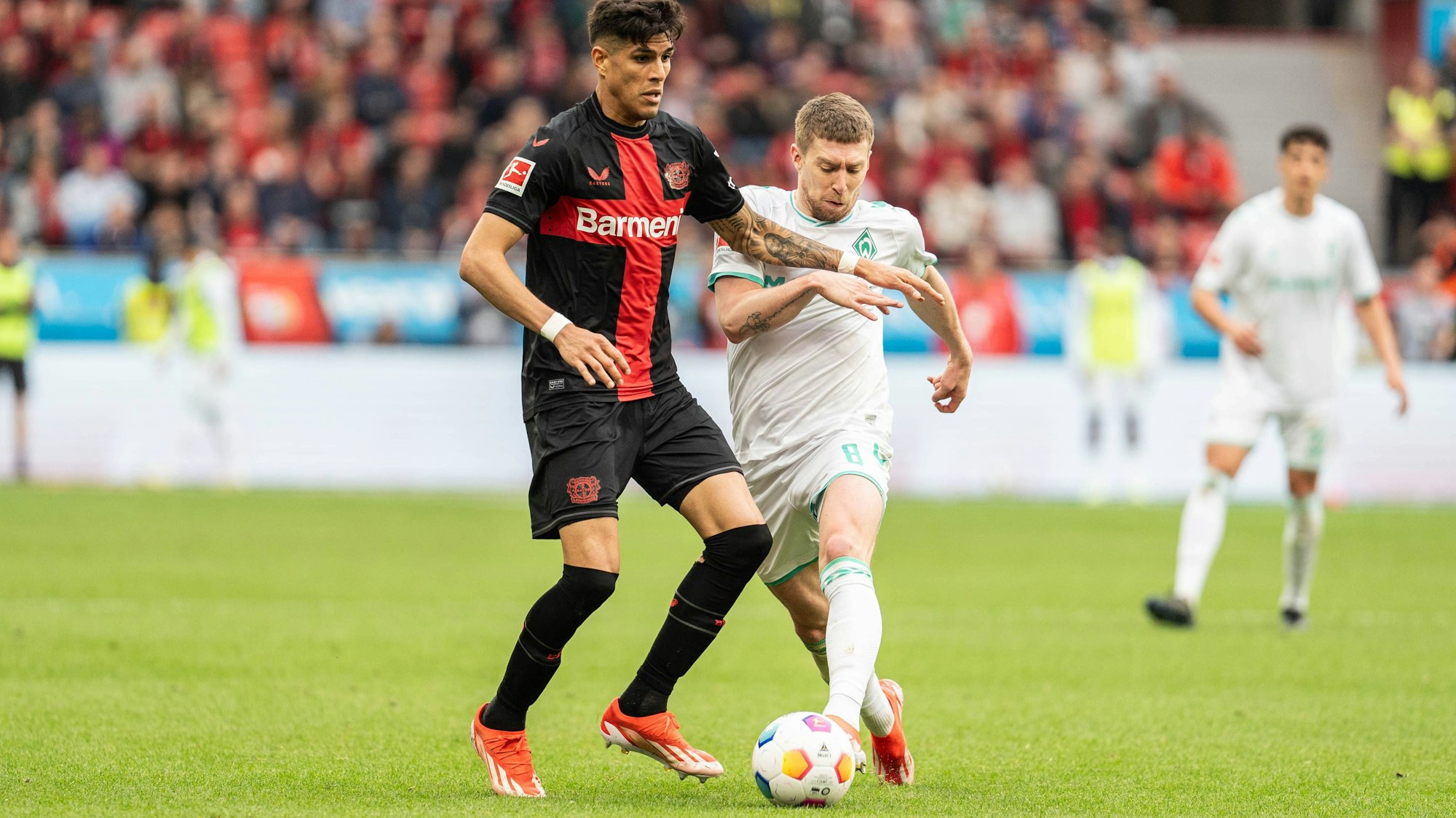Mitchell Weiser (r.) und Piero Hincapie