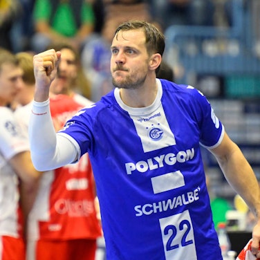 Kentin Mahe´reckt die Faust.