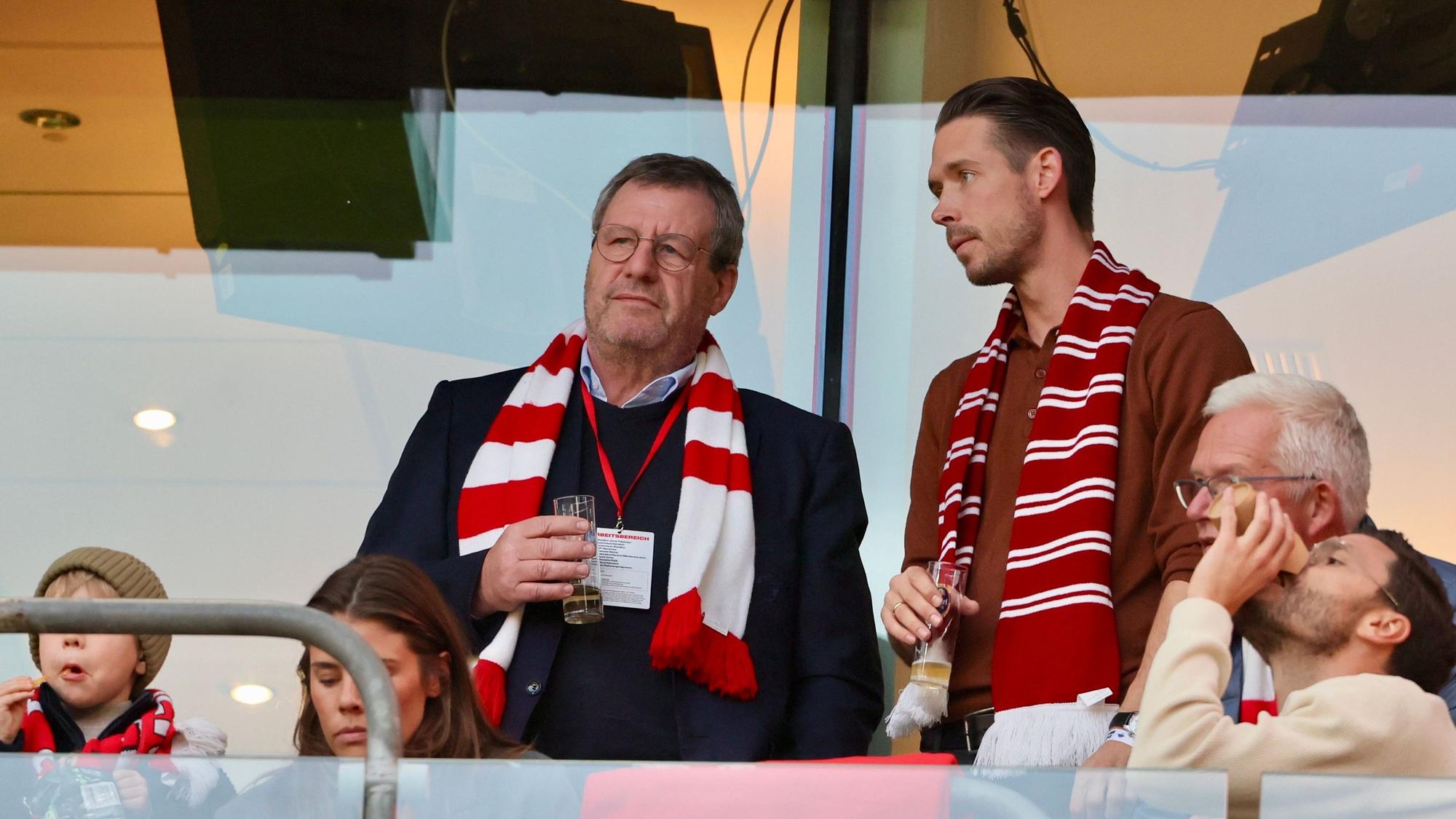 Werner Wolf, Präsident des 1. FC Köln, verfolgt das Zweitliga-Heimspiel gegen den SC Paderborn.