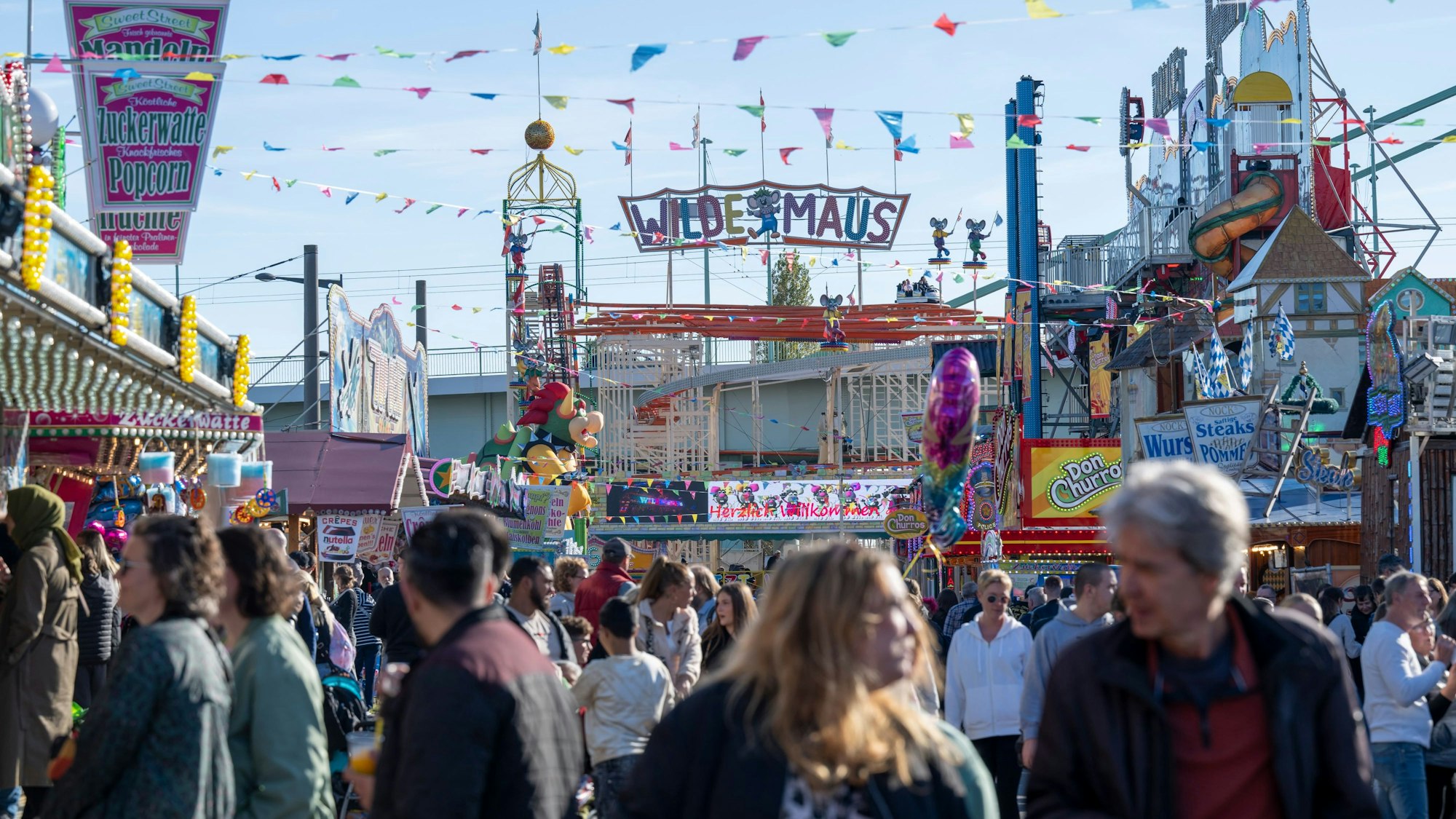 Die beliebte Deutzer Kirmes fand zuletzt im Herbst 2024 statt.