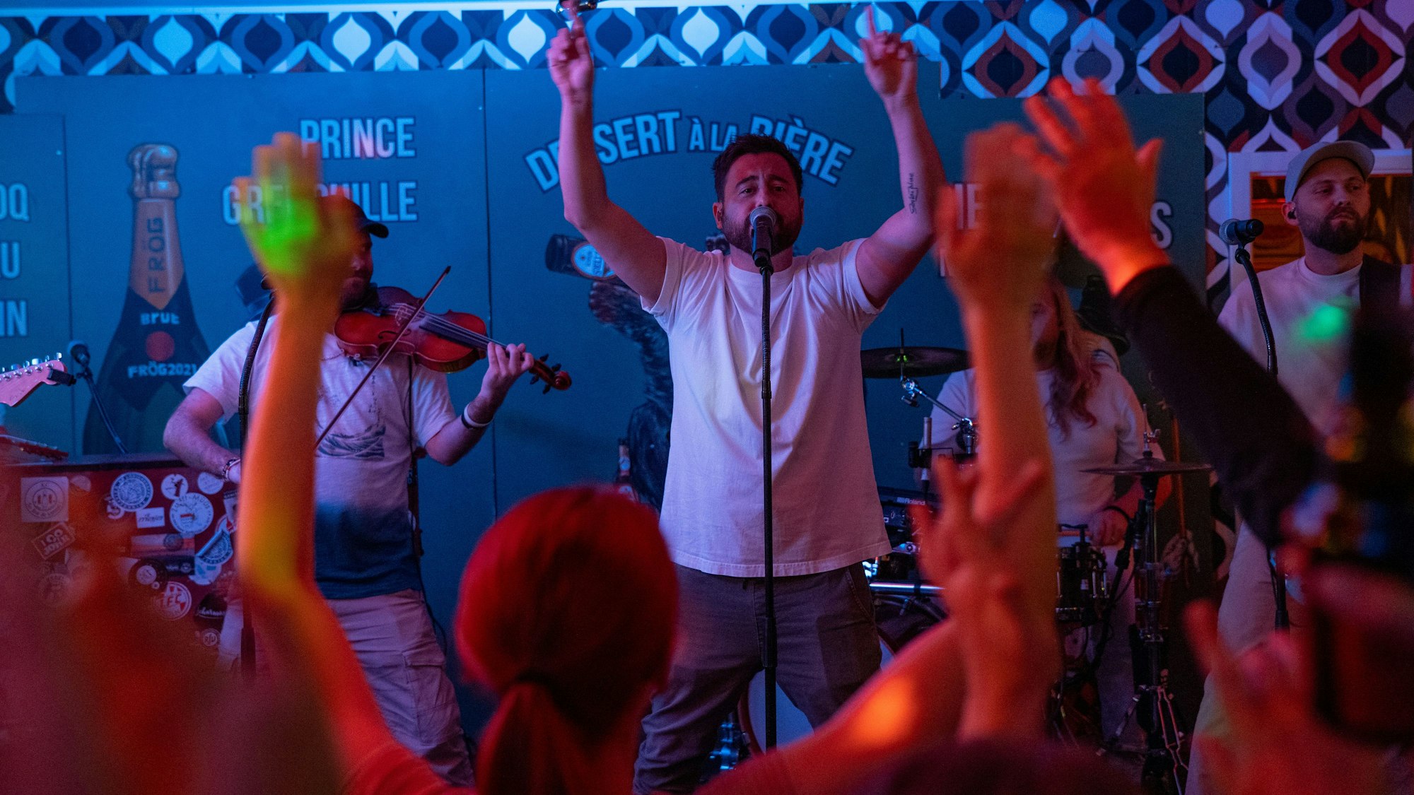 Nico von Styp ist neuer Frontsänger von Lupo, hier bei der Realeasparty im Partykeller der Stadthalle