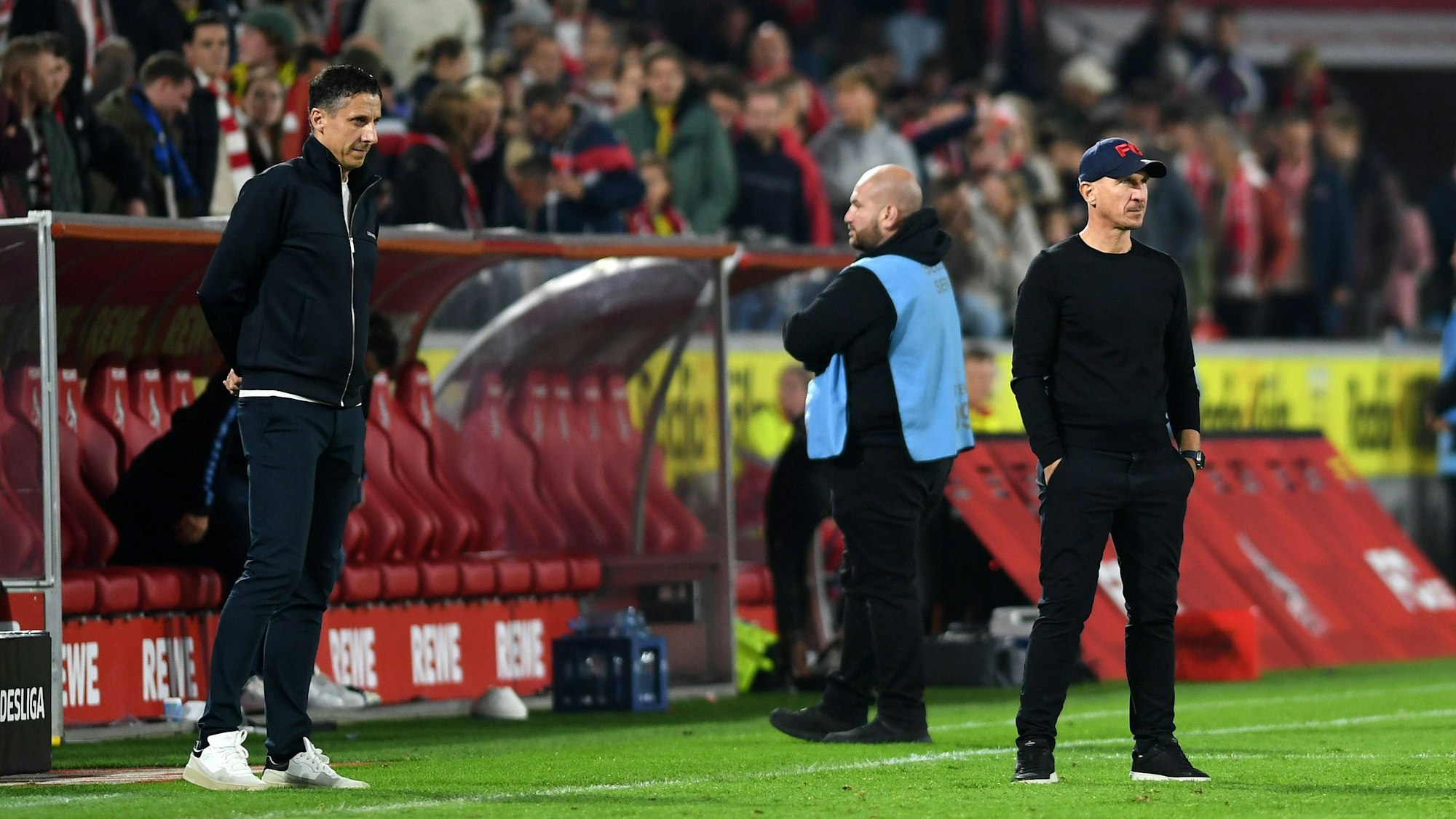 Christian Keller und Trainer Gerhard Struber (r.) stehen trotz des Siegs im Pokalduell mit Holstein Kiel unter Druck.