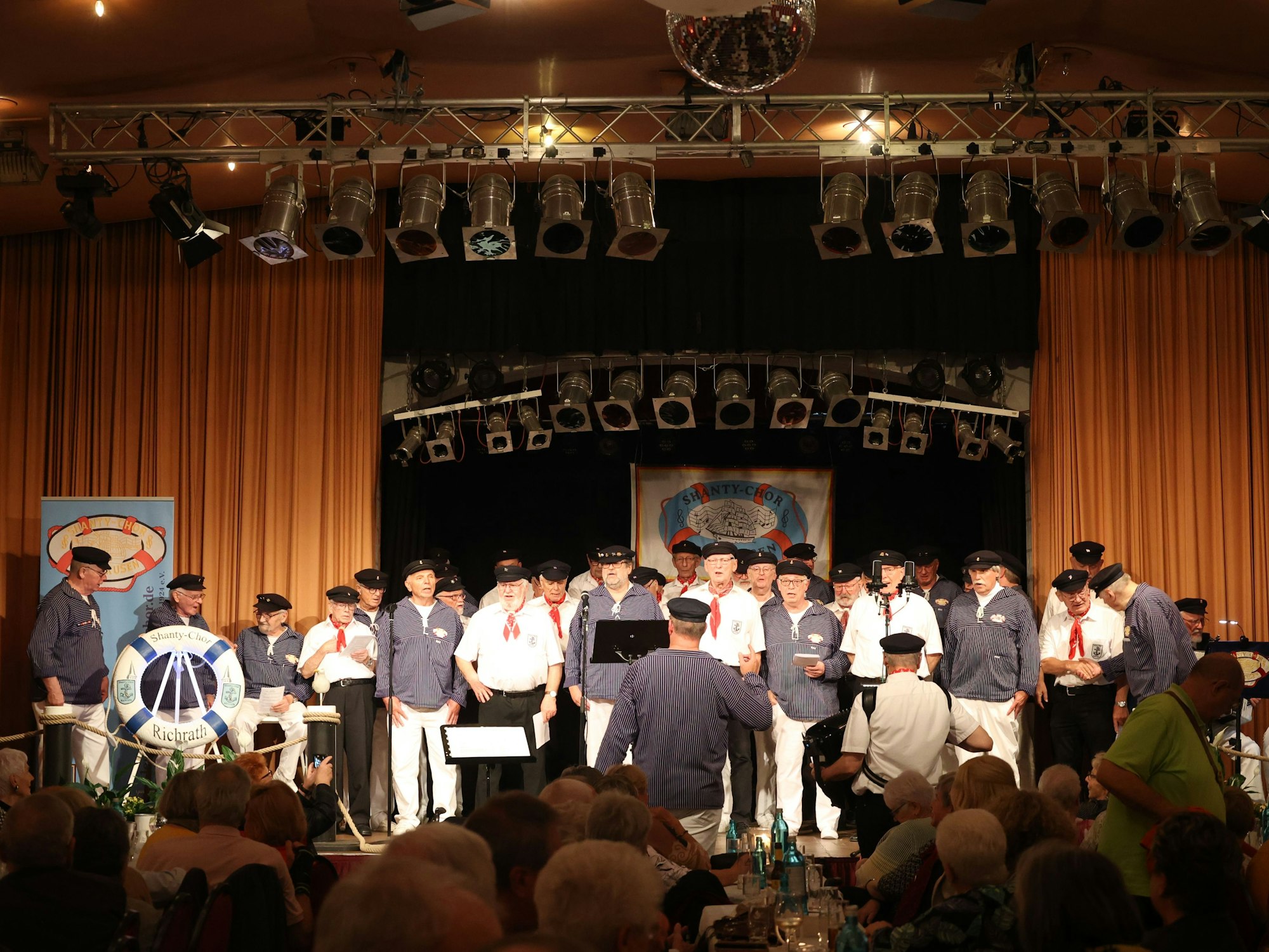 Benefizkonzert der Shantychöre Leverkusen und Richrath am 26.10.2024