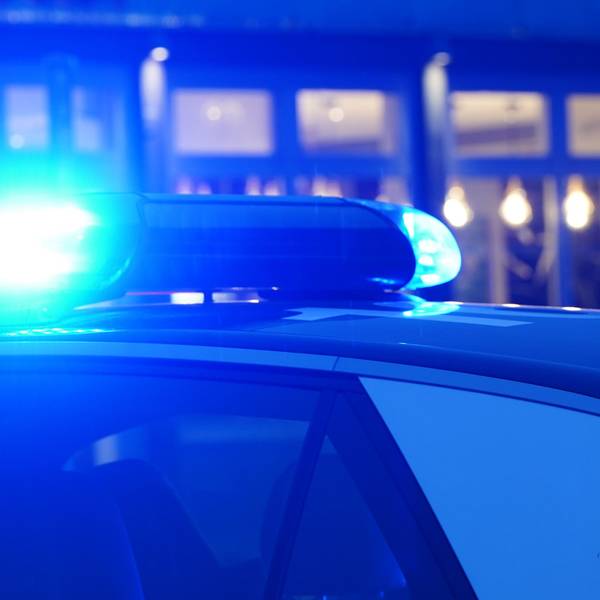In einer Diskothek auf den Kölner Ringen hat es am Sonntag (27. Oktober) eine Schießerei gegeben (Symbolbild eines Blaulichts).